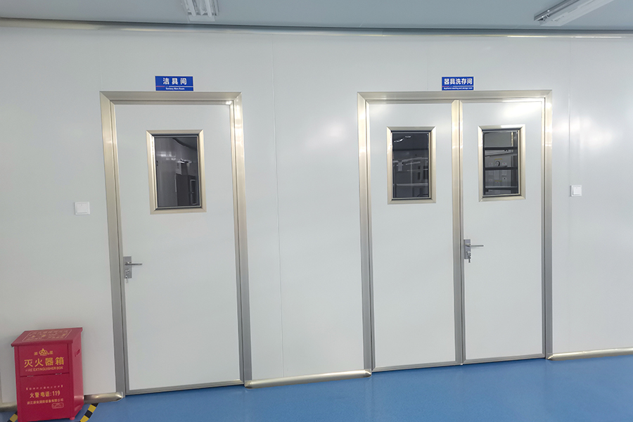 Toiletten- und Waschbeckenreinigungsraum